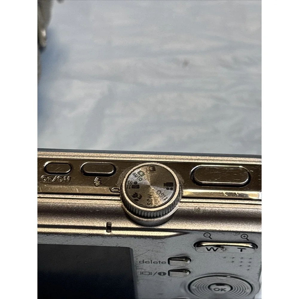 Kodak EasyShare M753 7MP Digital Camera 3x Zoom Untested w/ Carry Case